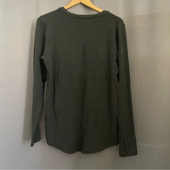 Lululemon Mens wool blend Long sleeve shirt fits like S-M
see measurements - Picture 2 of 3